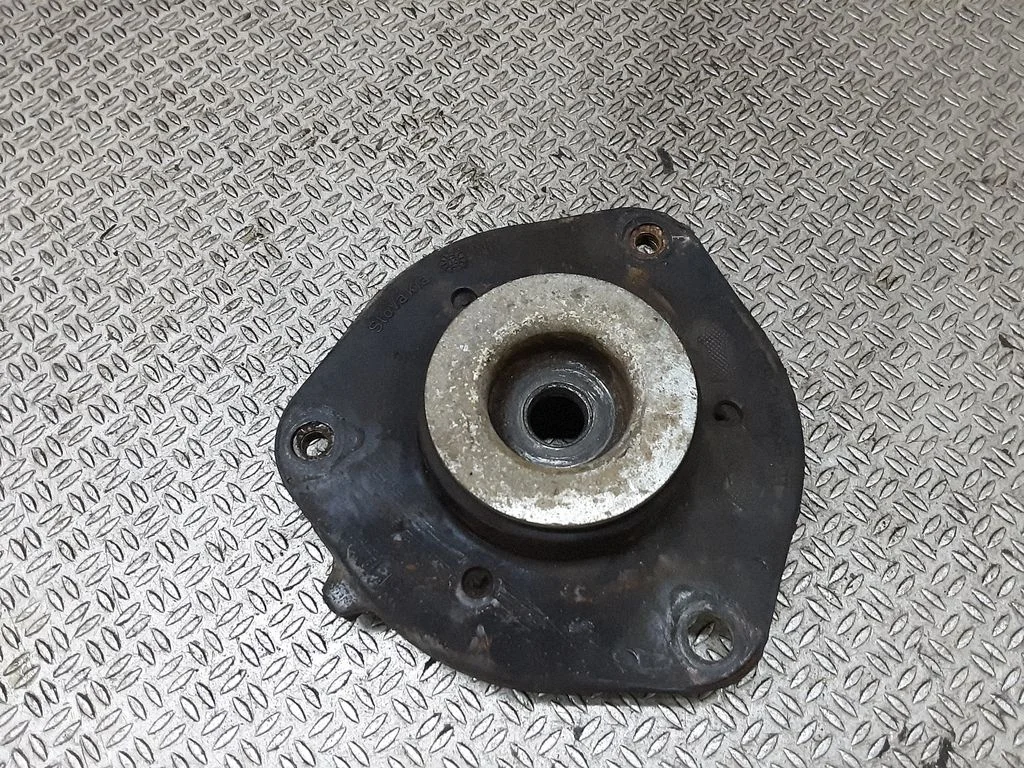 Front coil spring rubber mount – Volkswagen Golf IV (1998-2005)