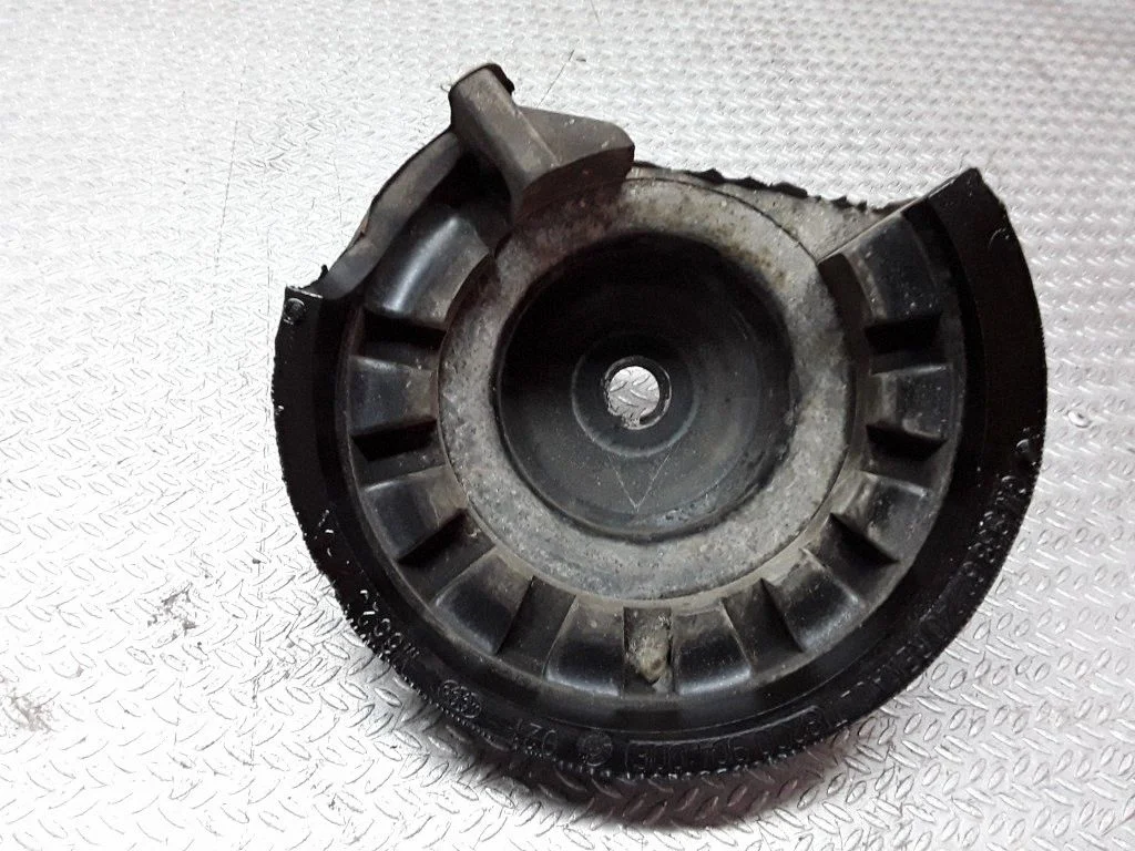 Front coil spring rubber mount – Opel Vivaro (2001-2014)