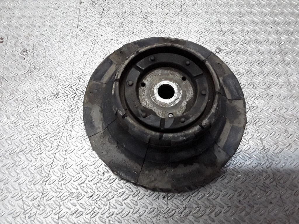 Front coil spring rubber mount – Volkswagen Transporter - Caravelle T5 (2003-2015)