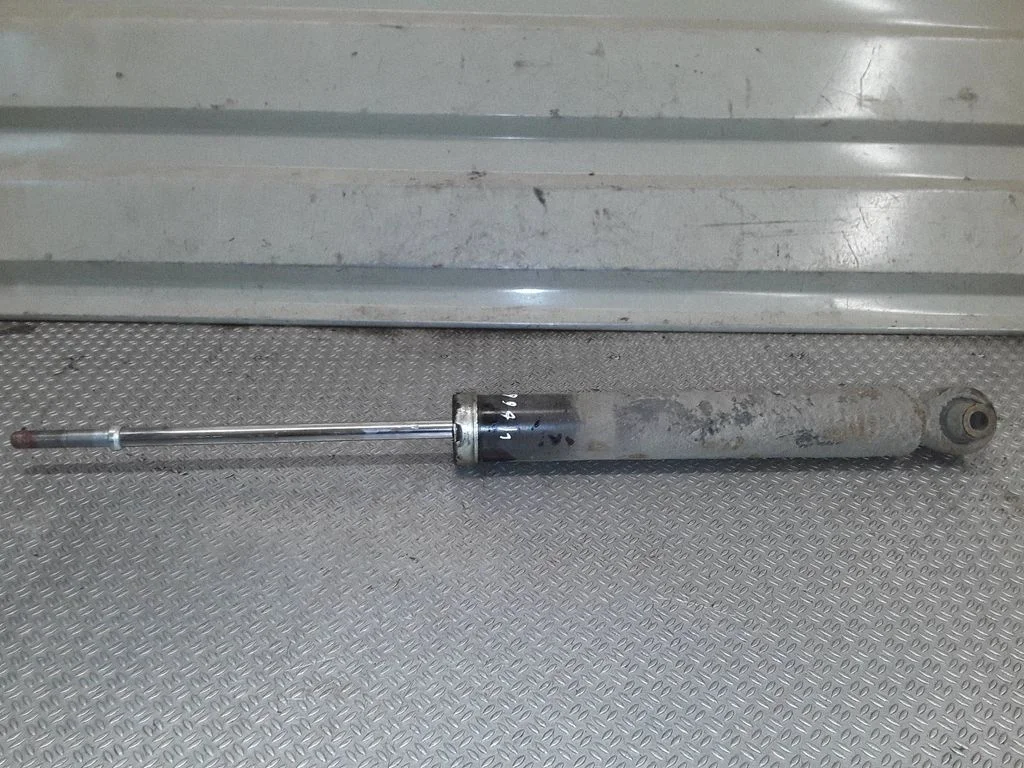 Rear shock absorber/damper – Toyota Verso (2009-2018)