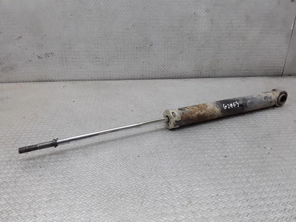Rear shock absorber/damper – Toyota Previa (XR30, XR40) II (2000-2006)