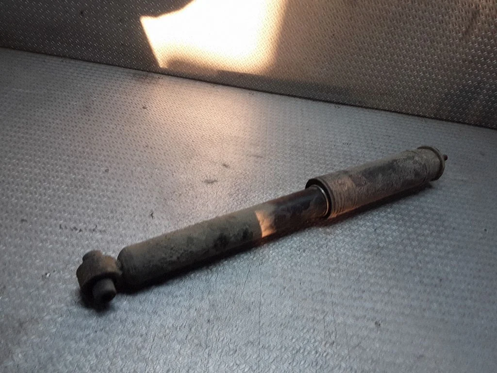 Rear shock absorber/damper – Toyota Verso (2009-2018)