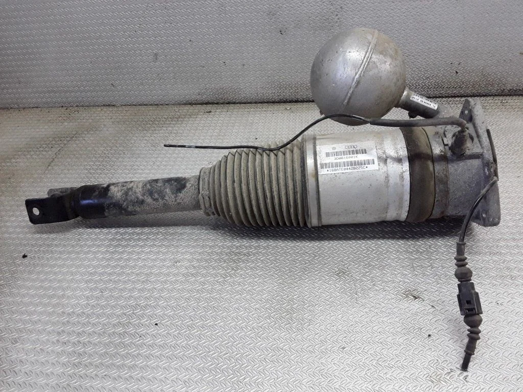 Rear shock absorber/damper – Volkswagen Phaeton (2002-2016)