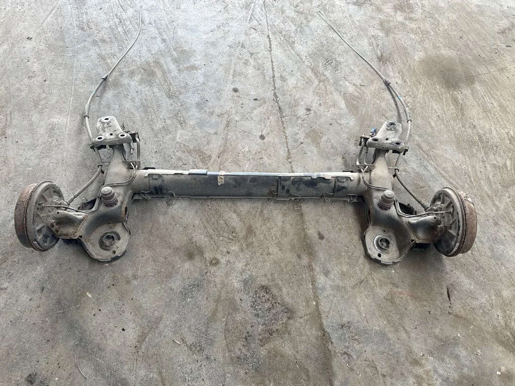 Aizmugurējais tilts – Peugeot 208 I (2012-2019)