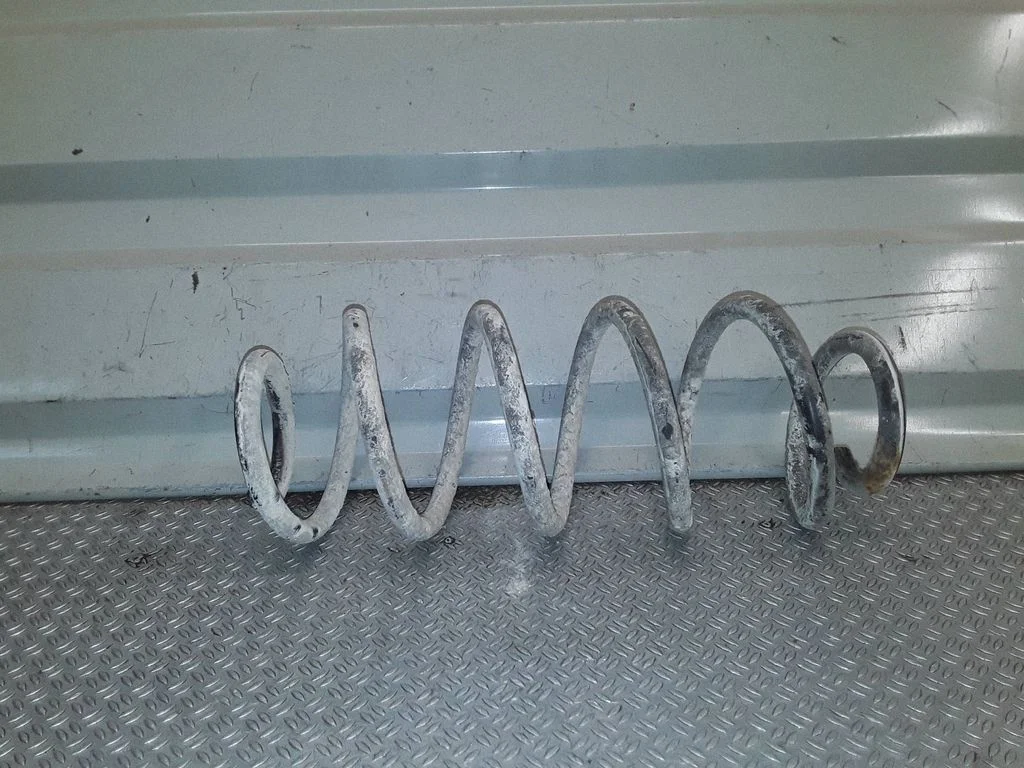 Aizmugurējā spirālatspere