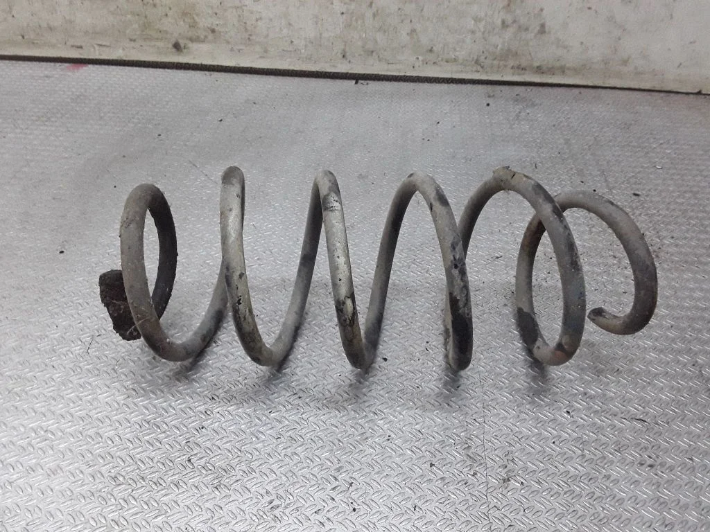Rear coil spring – Volkswagen Caddy (2004-2010)