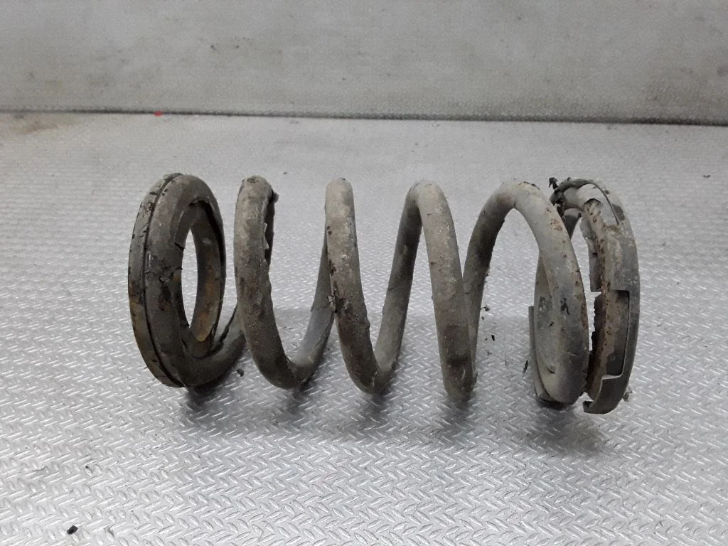 Rear coil spring – Mitsubishi Grandis (2003-2011)