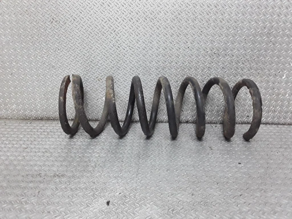 Rear coil spring – Lexus IS 220D-250-350 (2006-2013)