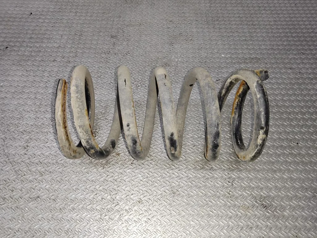 Rear coil spring – Mitsubishi Grandis (2003-2011)