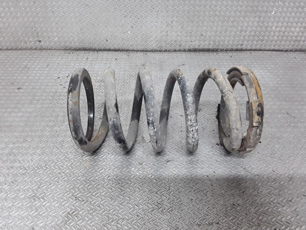 Rear coil spring – Mitsubishi Grandis (2003-2011)