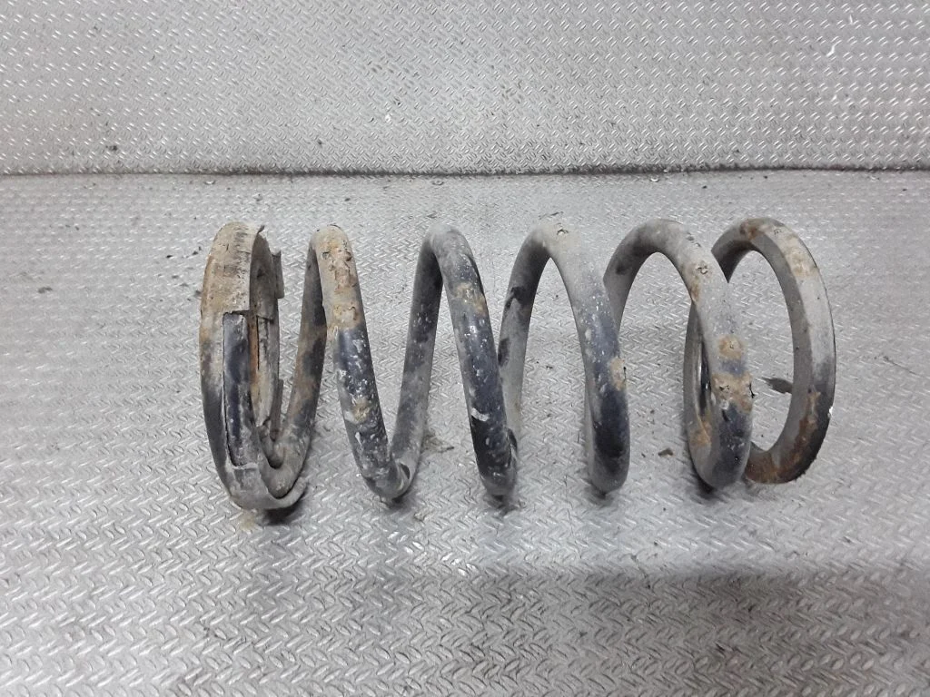 Rear coil spring – Mitsubishi Grandis (2003-2011)