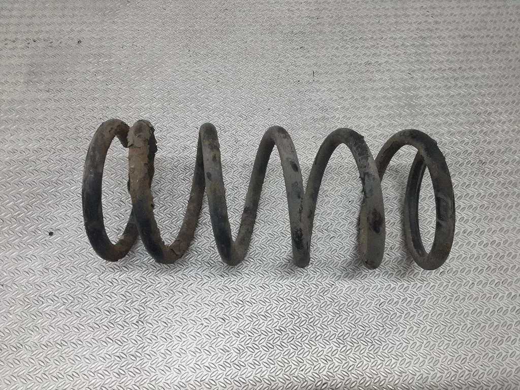 Rear coil spring – Nissan Maxima A34 (2003-2008)