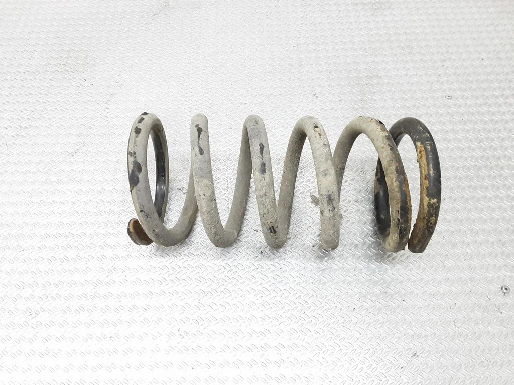 Rear coil spring – Mitsubishi Grandis (2003-2011)