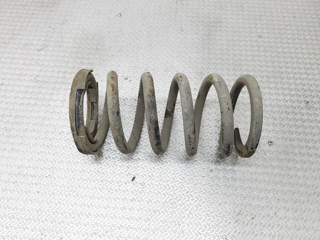 Rear coil spring – Mitsubishi Grandis (2003-2011)