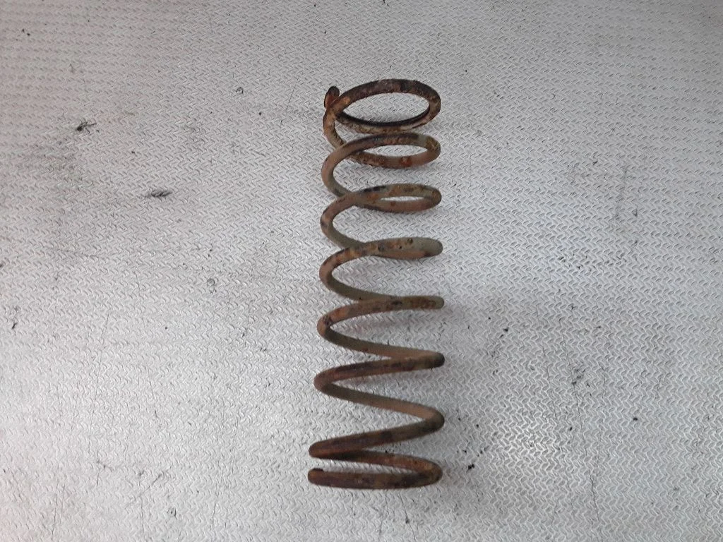 Rear coil spring – Ford Maverick (1993-1999)