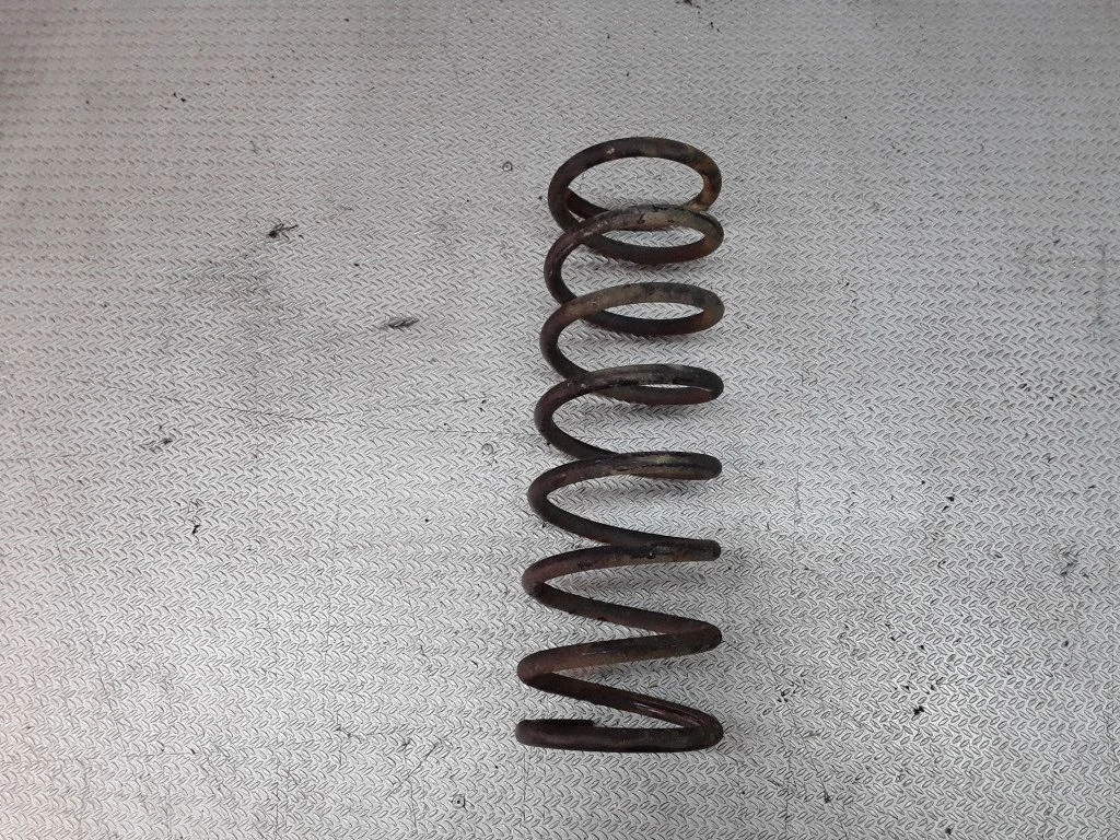 Rear coil spring – Ford Maverick (1993-1999)