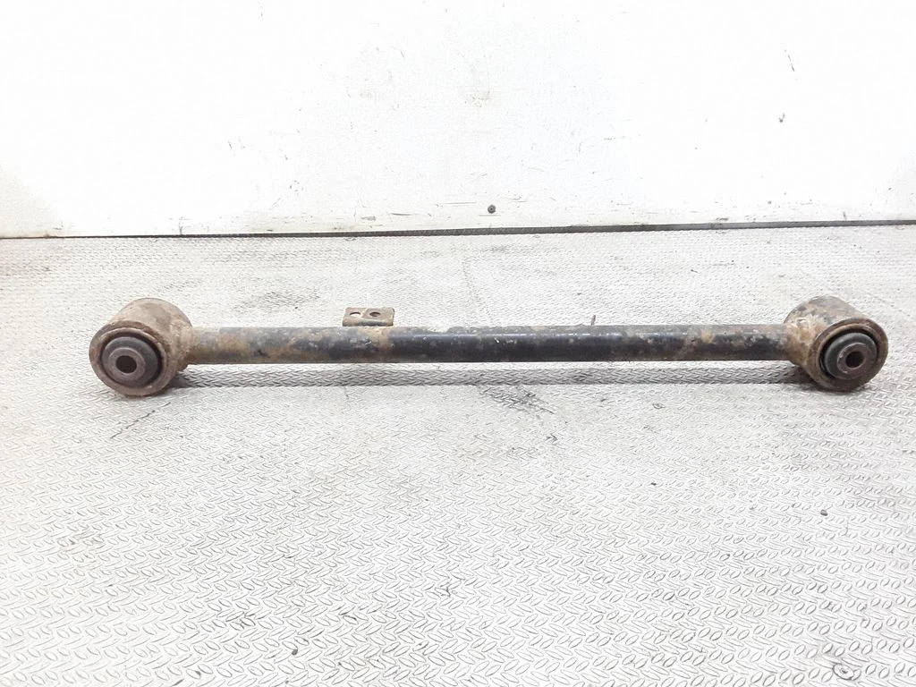 Rear control arm – left