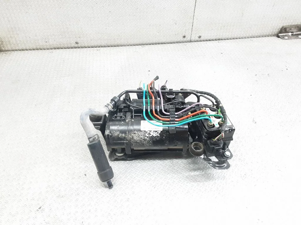 Air suspension compressor/pump – Volkswagen Phaeton (2002-2016)