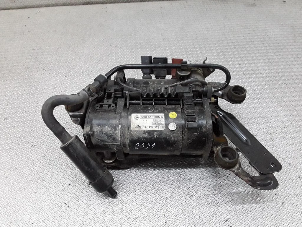 Air suspension compressor/pump – Volkswagen Phaeton (2002-2016)