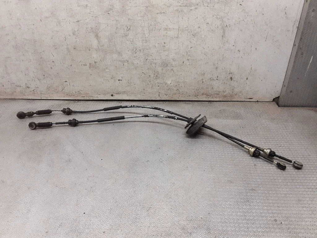 Gear shift cable linkage – Opel Vivaro (2001-2014)