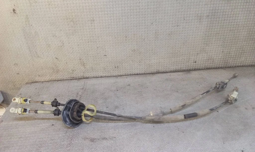 Gear shift cable linkage – Peugeot 208 I (2012-2019)