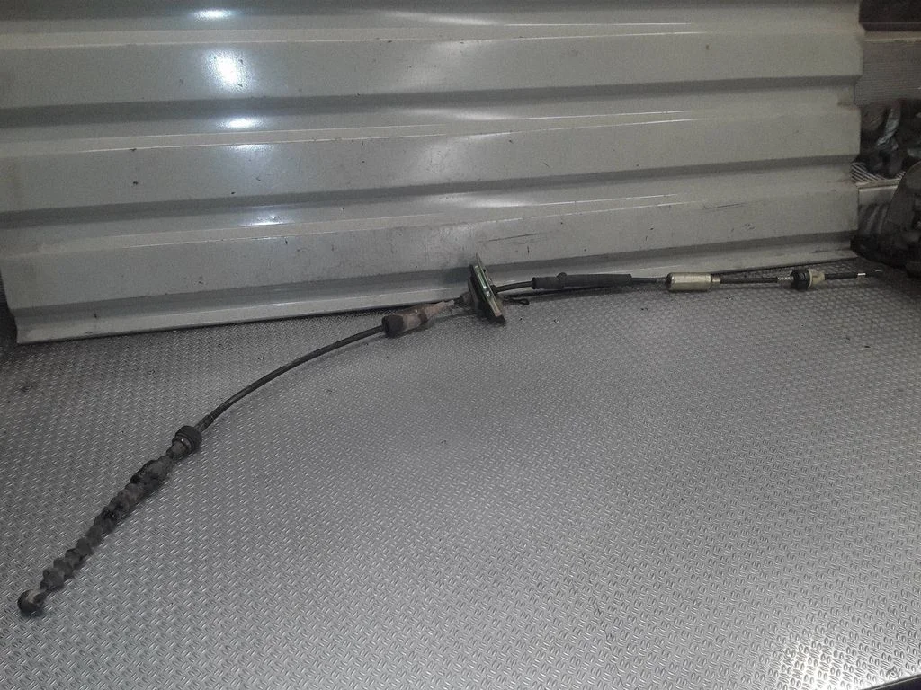 Gear shift cable linkage – Hyundai Santa Fe (2000-2006)