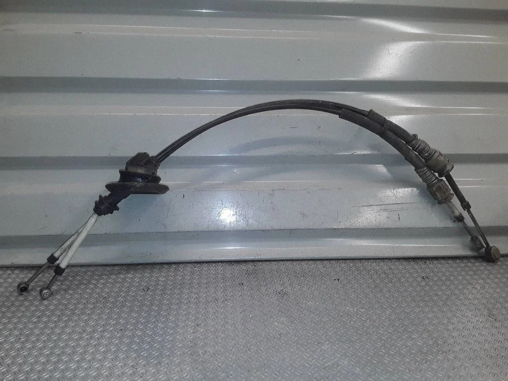 Gear shift cable linkage – Peugeot 307 (2001-2005)