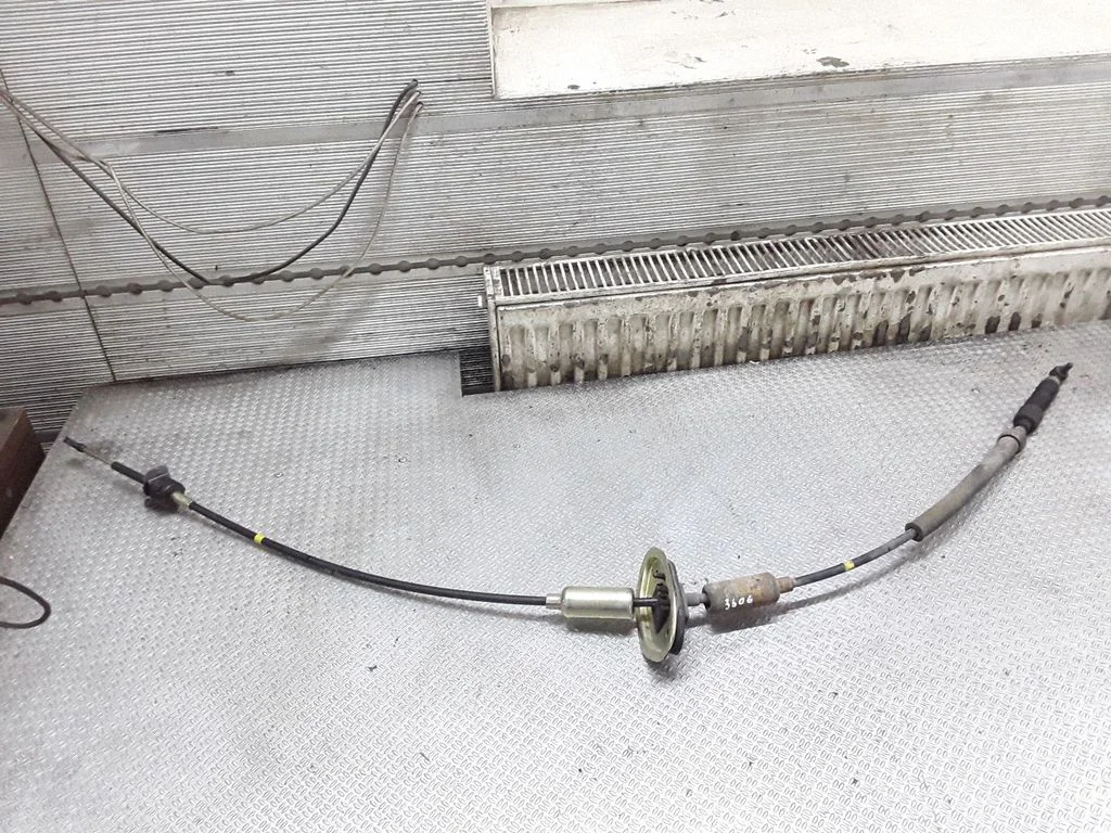 Gear shift cable linkage – Hyundai Santa Fe (2006-2012)