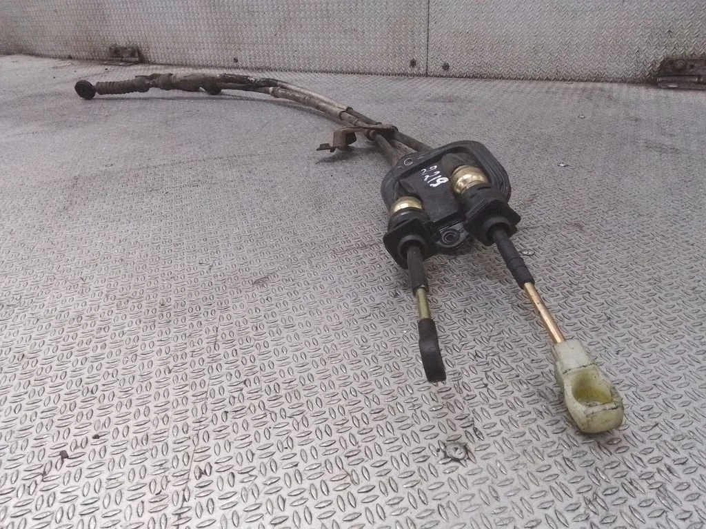 Gear shift cable linkage – Toyota Yaris Verso (1999-2005)