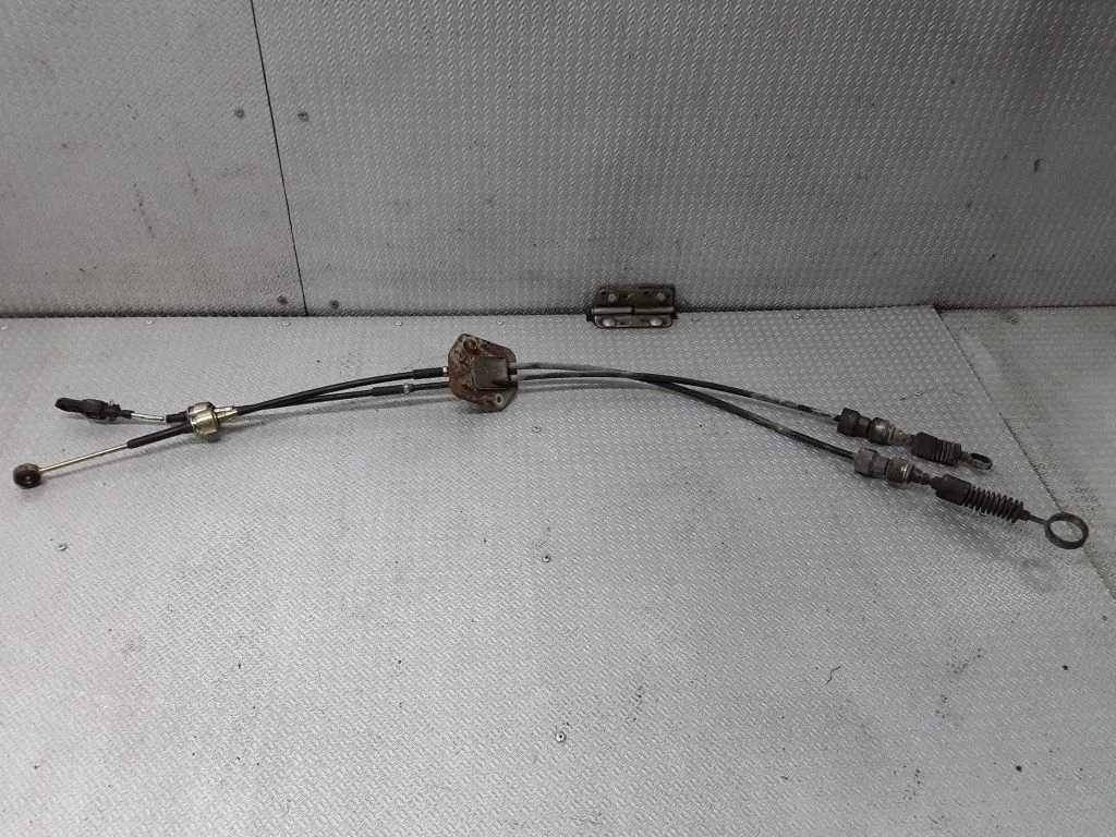 Gear shift cable linkage – Nissan Primera (2002-2007)