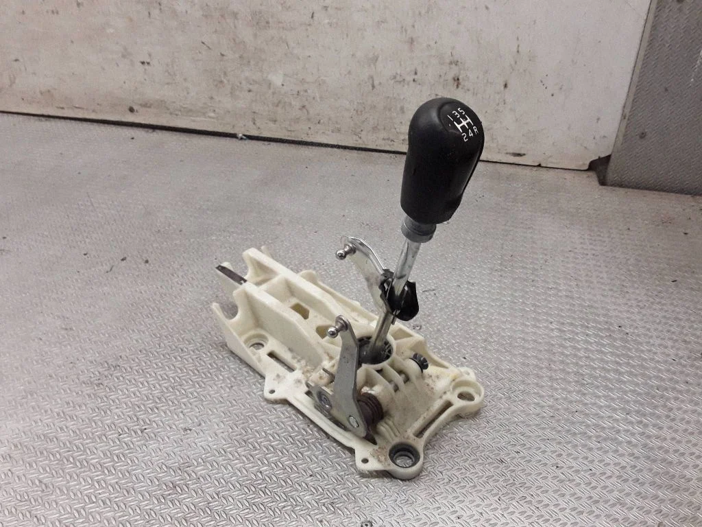 Gear selector mechanism – Volvo V50 (2008-2012)