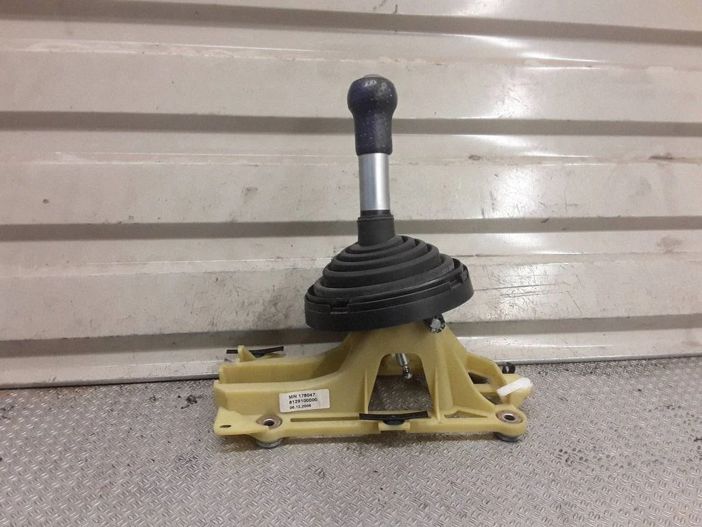 Gear selector mechanism – Mitsubishi Colt CZ3 (2006-2009)