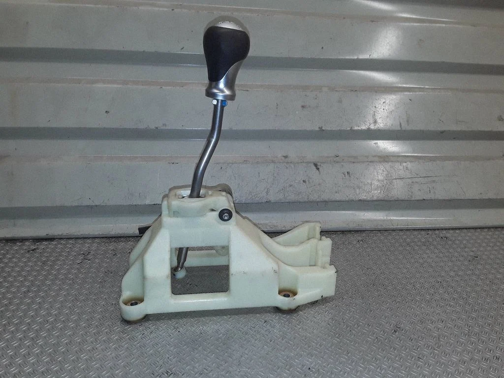 Gear selector mechanism – KIA Picanto (2012-2016)
