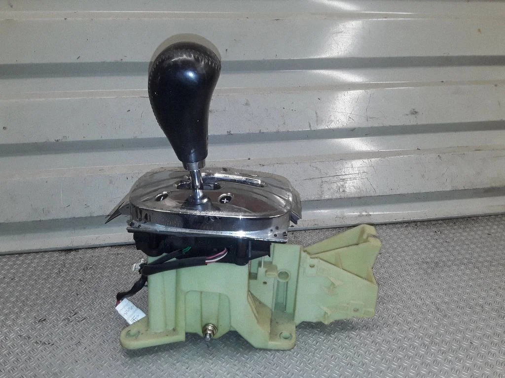 Gear selector mechanism