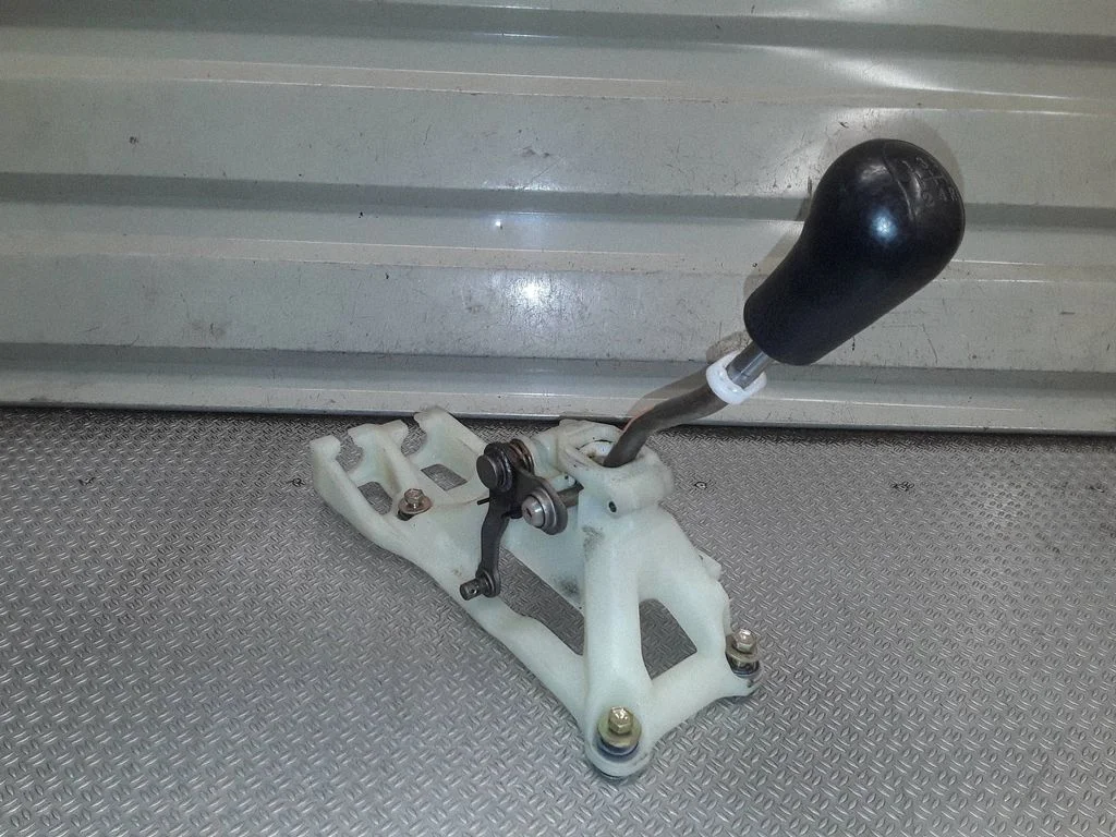 Gear selector mechanism