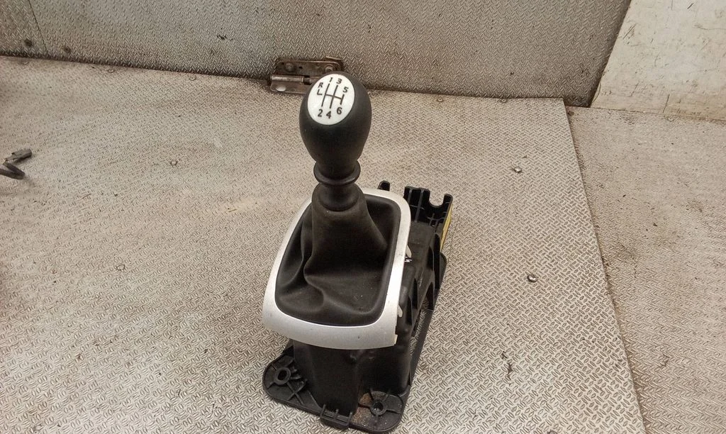 Gear selector mechanism – Renault Megane III (2009-2016)