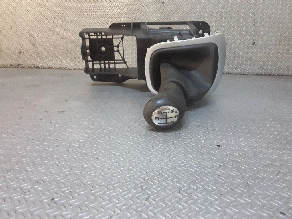 Gear selector mechanism – Renault Megane III (2009-2016)