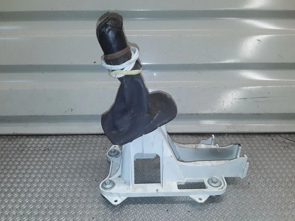 Gear selector mechanism – Volvo V50 (2004-2007)
