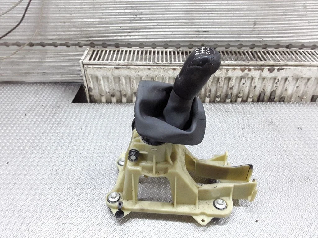 Gear selector mechanism – Volvo V50 (2004-2007)