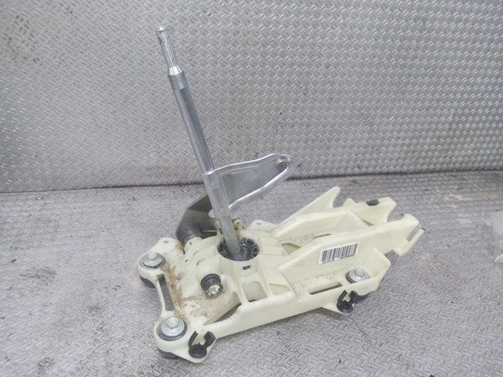 Gear selector mechanism – Volvo V50 (2004-2007)