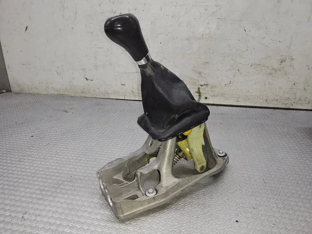 Gear selector mechanism A1693600409014
