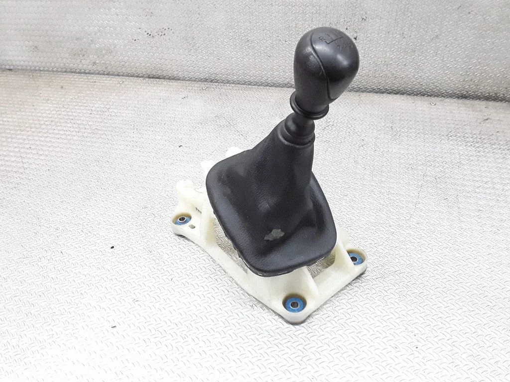 Gear selector mechanism – Hyundai i30 (2007-2012)