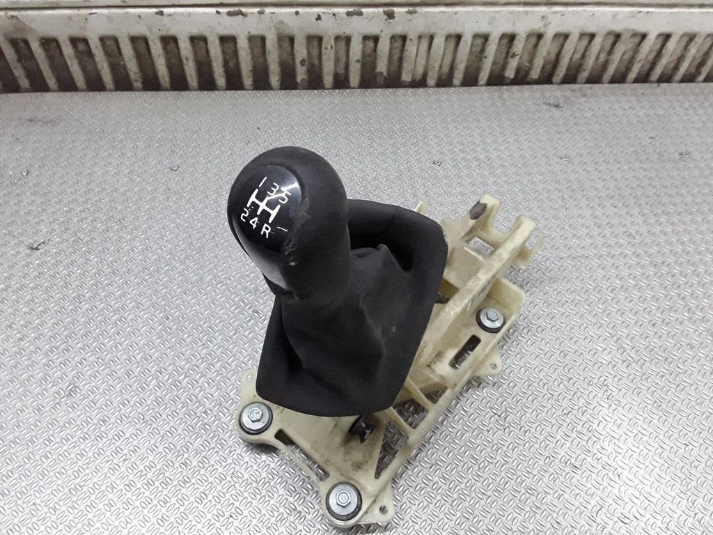 Gear selector mechanism – Volvo V50 (2004-2007)