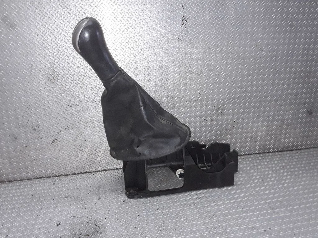 Gear selector mechanism – Nissan Micra (2011-2016)