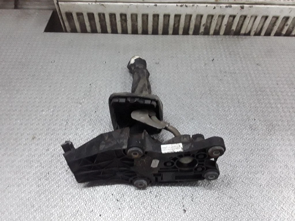 Gear selector mechanism 3S6R7C453