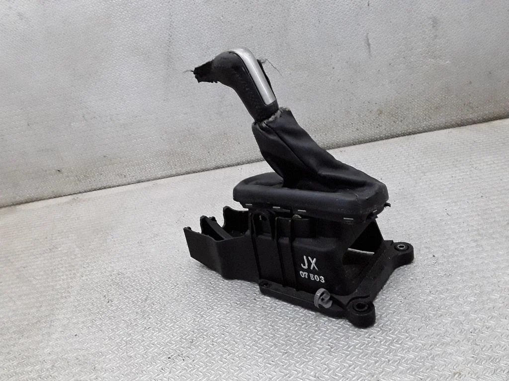 Gear selector mechanism