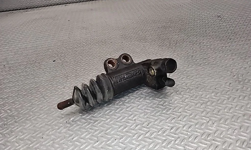 Clutch slave cylinder – KIA Sportage (2011-2016)
