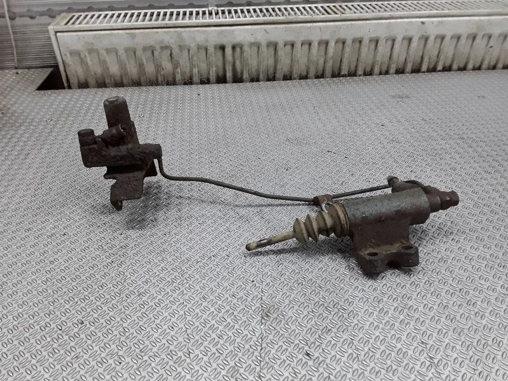 Clutch slave cylinder – Mitsubishi Pajero Sport I (1996-2008)