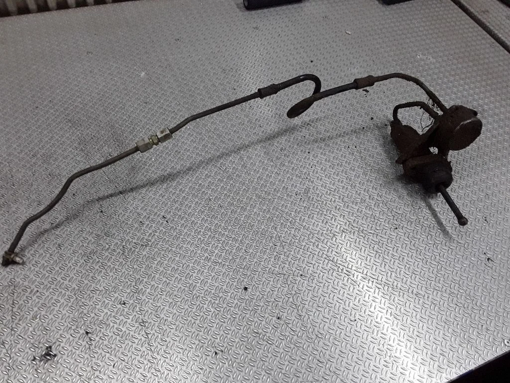 Clutch slave cylinder – Mitsubishi Pajero Sport I (1996-2008)