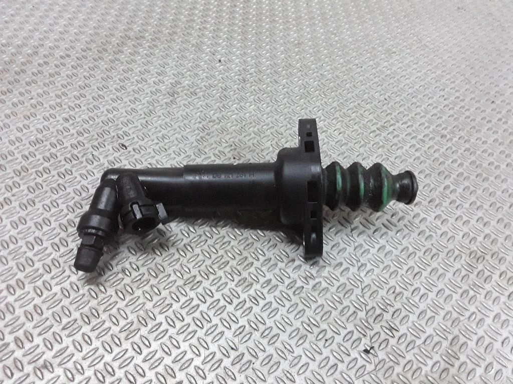 Clutch slave cylinder – Skoda Octavia Mk1 (1U) (1996-2004)